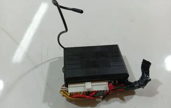 Volkswagen Polo IV 9N3 Alarm control unit/module 