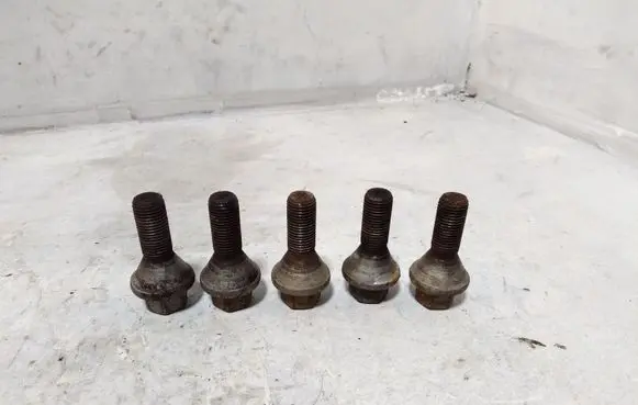 Nuts/bolts