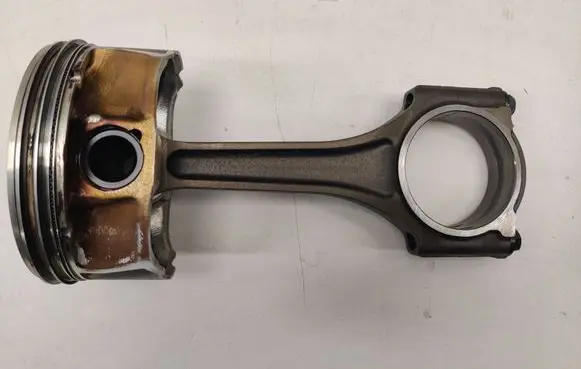 Dodge Challenger Piston with connecting rod 