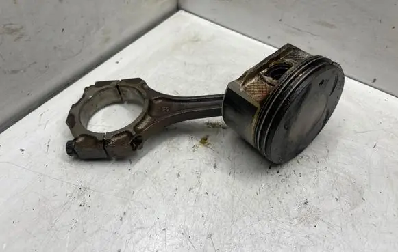 Lexus RX 330 - 350 - 400H Piston with connecting rod