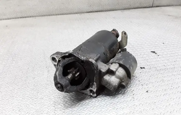 Volkswagen PASSAT B5.5 Starter motor 0001107073