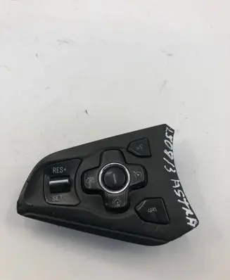 Opel Astra K Steering wheel buttons/switches 13470316