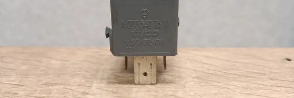 Mercedes-Benz C W204 Other relay A0025422619 V23134J52X361