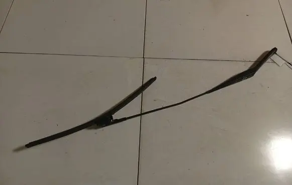 Ford Focus Front wiper blade arm 4M5117526CC