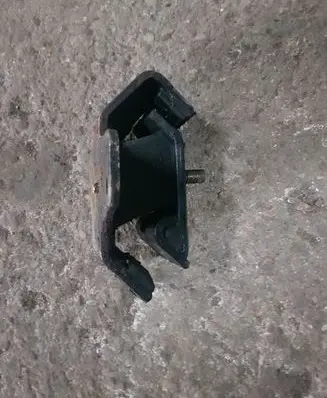 Nissan Navara D22 Engine mount bracket