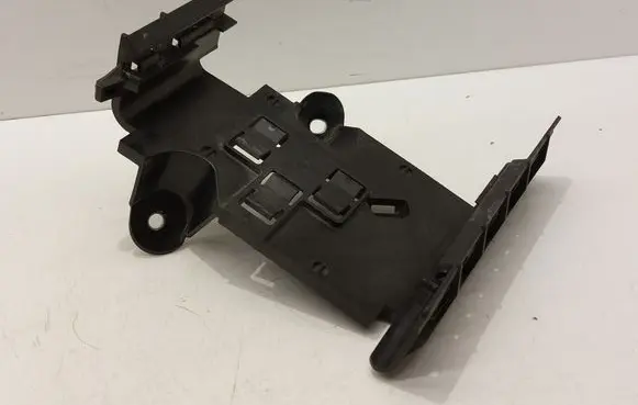 Volkswagen PASSAT B8 Engine control unit holder 5Q0906507F