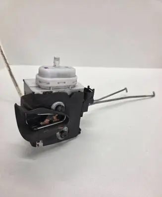 Audi A4 S4 B5 8D Front door lock 8D1837016F