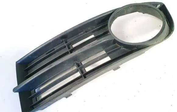 Volkswagen Touran I Front bumper lower grill