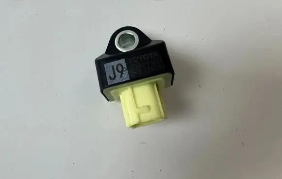 Toyota C-HR I Airbag deployment crash/impact sensor 89831F4030