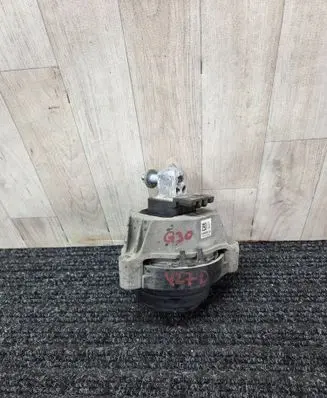Engine mount bracket