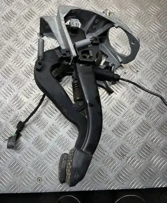 BMW 3 E90 E91 Pedal assembly 2283726 67871110 1212090338