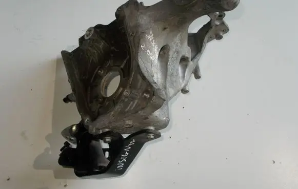 Opel Insignia A Fuel pump bracket 55574721