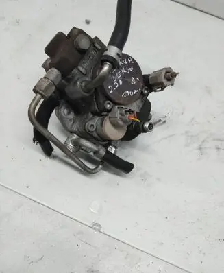 Toyota Corolla Verso AR10 Fuel injection high pressure pump 221000R020 HU2940000301