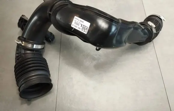 Coolant pipe/hose