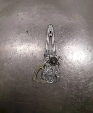 Toyota Yaris Rear door manual window regulator A3709