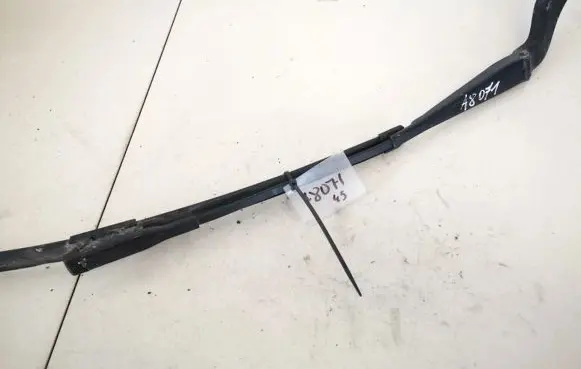Mercedes-Benz B W245 Front wiper blade arm
