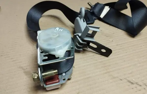 Honda Element Rear seatbelt