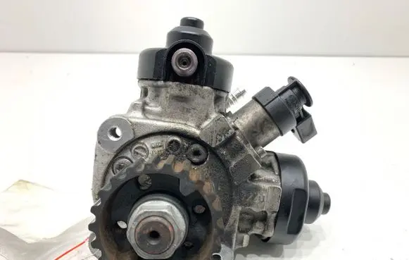Volkswagen Phaeton Fuel injection high pressure pump 0445010646