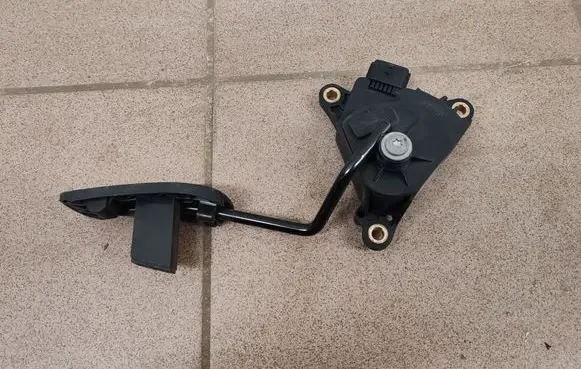 Nissan Note (E11) Accelerator throttle pedal 18002AX700