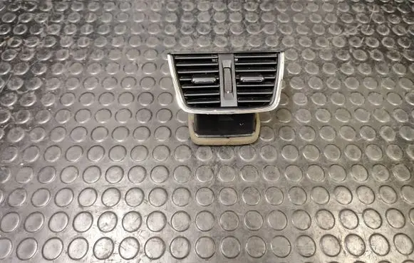 Rear air vent grill