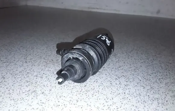 BMW 3 E36 Windscreen/windshield washer pump 8377987