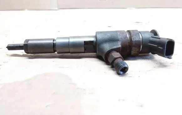 Peugeot 207 Fuel injector 0445110252
