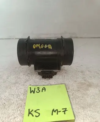 Opel Omega B2 Mass air flow meter 90411957