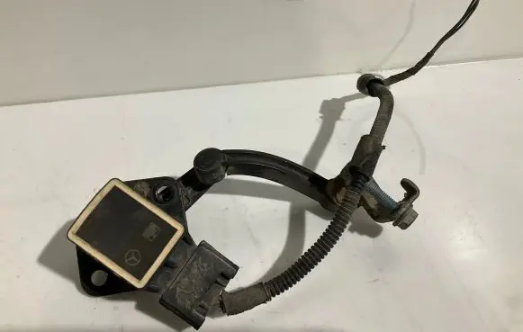 Mercedes-Benz R W251 Air suspension front height level sensor A0105427717