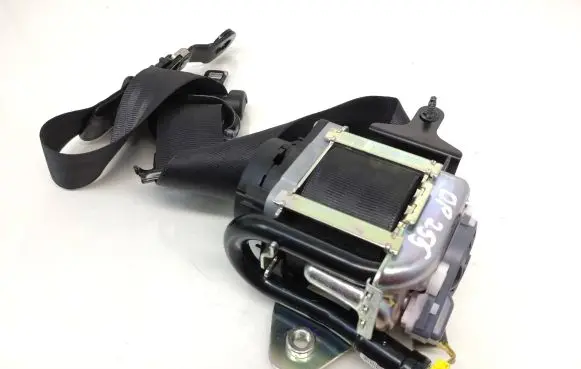 Volvo V60 Front seatbelt 616155800 39818843