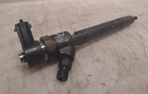 Volvo XC90 Fuel injector 30750283