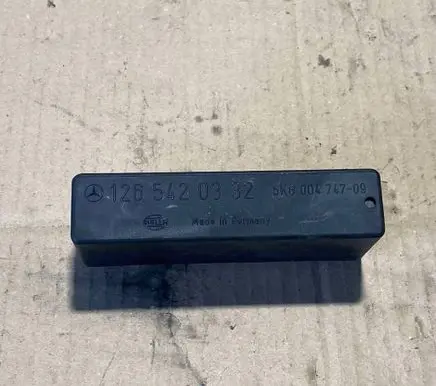 Mercedes-Benz E W124 Light module LCM 1265420332