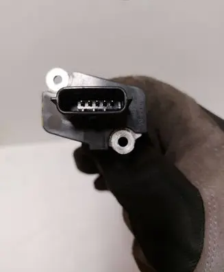 Nissan Juke I F15 Mass air flow meter afh70m86