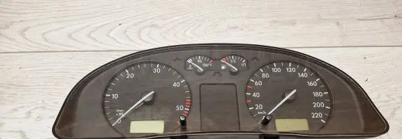 Volkswagen PASSAT B5 Speedometer (instrument cluster) 09051969906