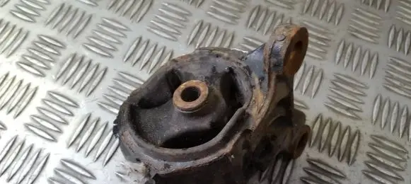 Honda Accord Engine mount bracket