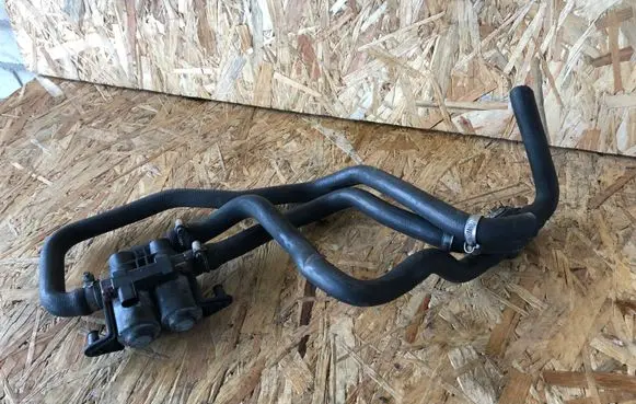 BMW 5 E39 Coolant heater control valve 8374995 1147412137