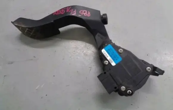 Volkswagen PASSAT B5.5 Accelerator pedal position sensor 