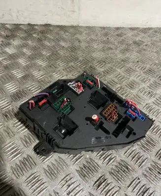 BMW X3 F25 Fuse module 1670499 1670498