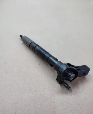 Audi A4 S4 B8 8K Fuel injector 0445116030