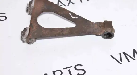 Engine mounting bracket