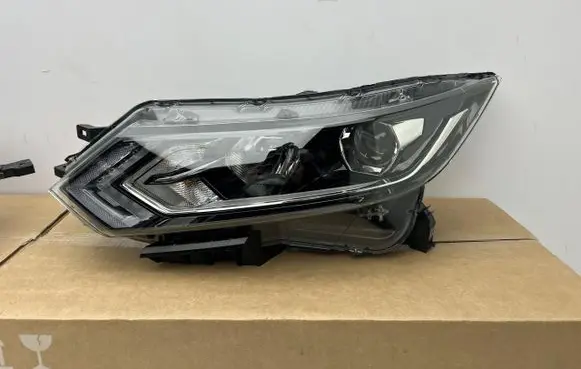 Nissan Qashqai Headlight/headlamp 10019009