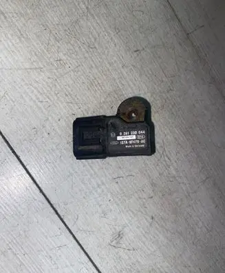 Ford Focus Air pressure sensor 1S7A9F479AC 6F03A2G9 0261230044