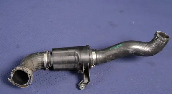 Dodge Challenger Intercooler hose/pipe 1017378 2753075