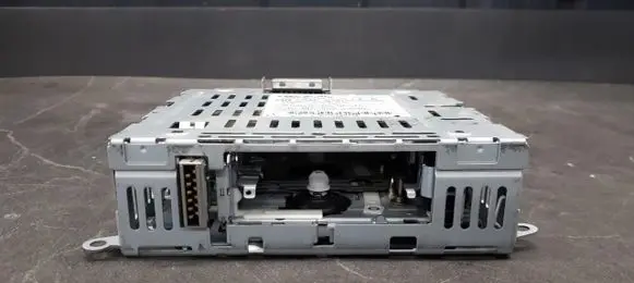 Mazda Tribute Radio/CD/DVD/GPS head unit 14787400