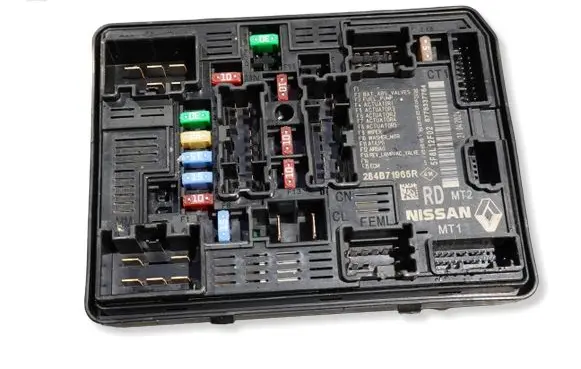 Dacia Sandero III Fuse module 284B71965R