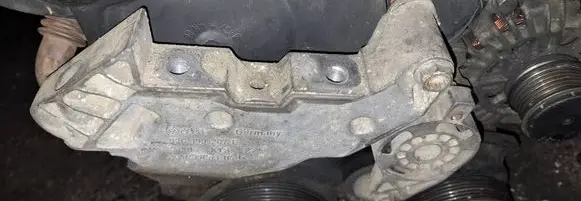 Volkswagen Golf V Engine mounting bracket 03g199207e