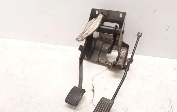 Volvo S40, V40 Brake pedal