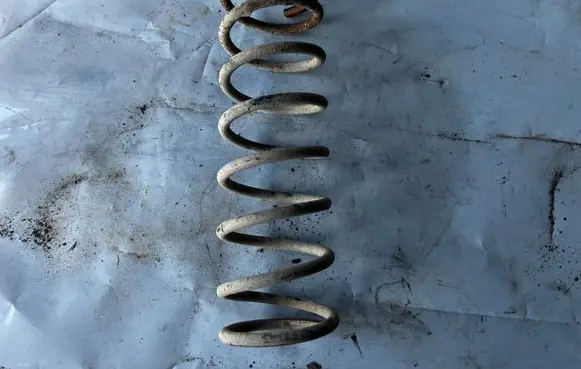 Opel Frontera B Rear coil spring