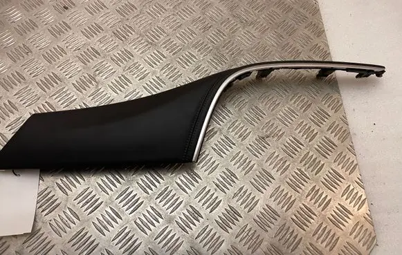 Buick Encore I Dashboard glove box trim 42502445