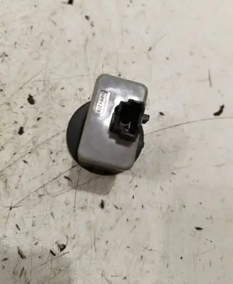 Passenger airbag on/off switch