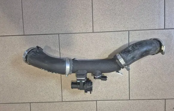 Intercooler hose/pipe